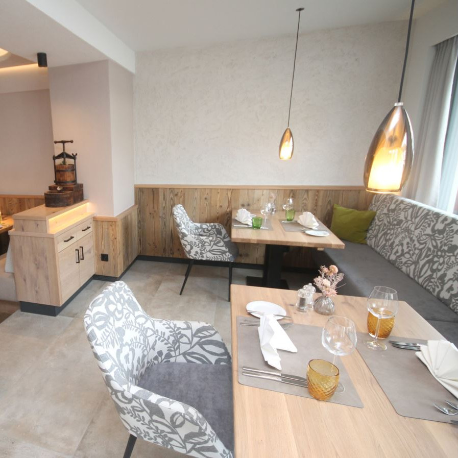 Gemütliche Sitzecke im Restaurant des Hotels Bercher in Waldshut-Tiengen
