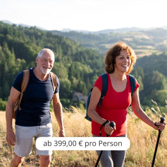 Mann und Frau beim Wandern