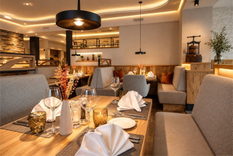 Stilvoll gedeckter Tisch im Restaurant des Hotel Bercher