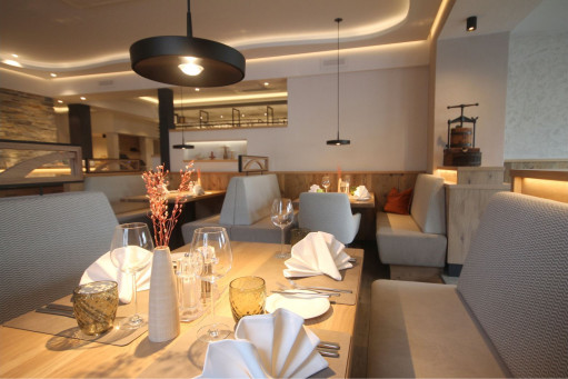 Tisch 13 schön eingedeckt