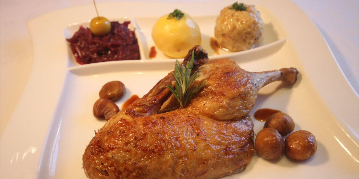 Entenbraten mit Knödel und Rotkraut