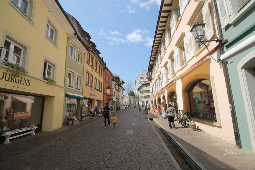 Fussgängerzone in Tiengen im Sommer