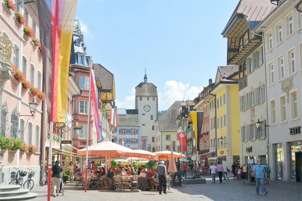 Fußgängerzone in Waldshut im Sommer