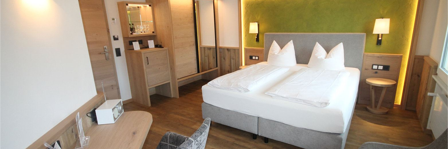 Modernes Doppelzimmer Alpin im Hotel Bercher in Waldshut-Tiengen im Südschwarzwald.