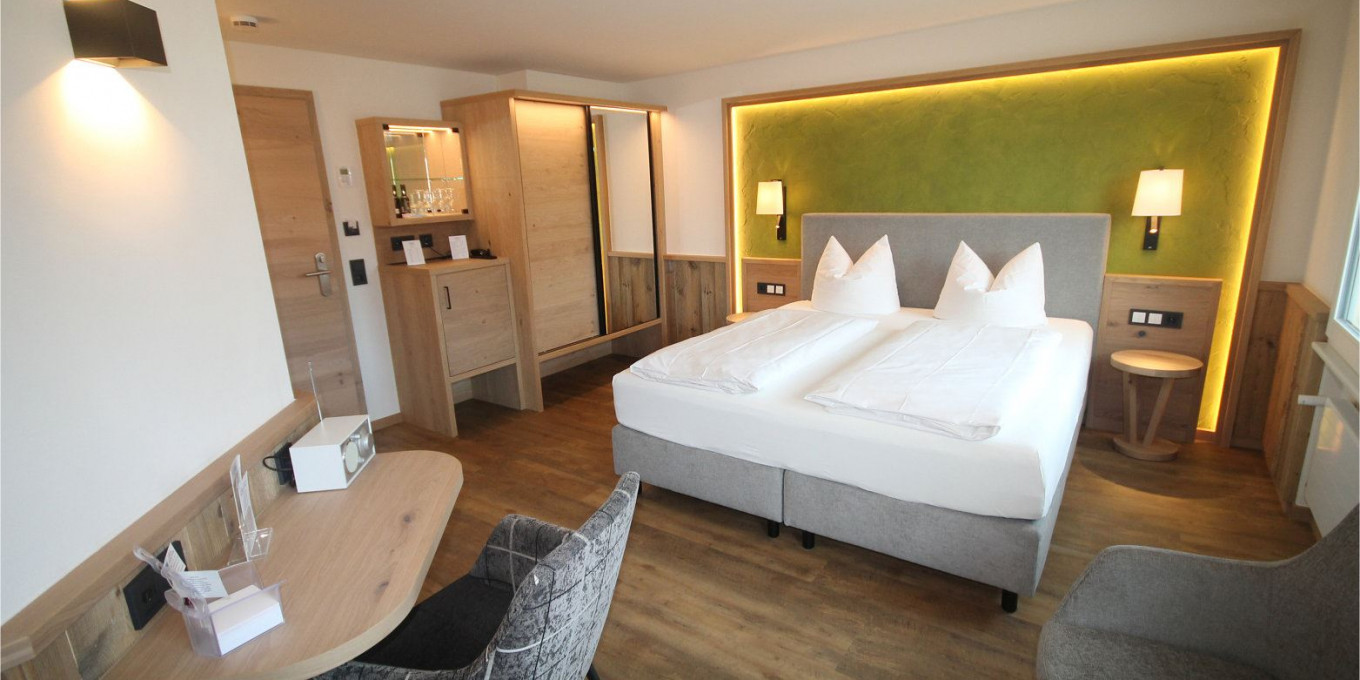 Modernes Doppelzimmer Alpin im Hotel Bercher in Waldshut-Tiengen im Südschwarzwald.