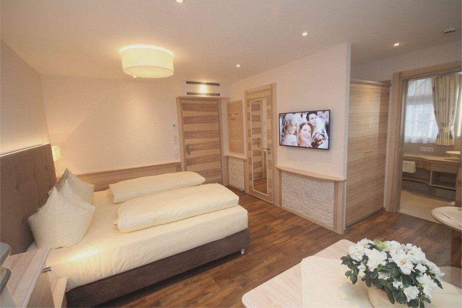 Fernblick Doppelzimmer 402 im Hotel Bercher in Waldshut-Tiengen.