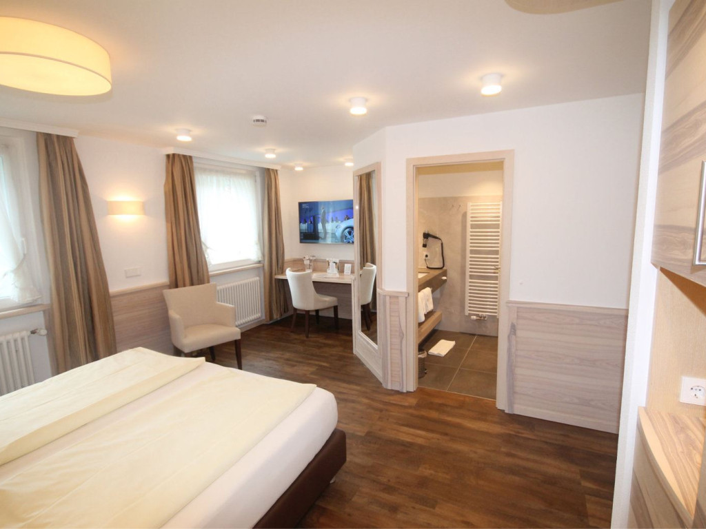 Schlossblick Doppelzimmer 111 im Hotel Bercher in Waldshut-Tiengen.