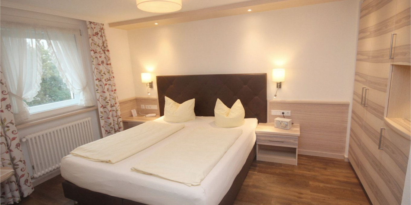 Schlossblick Doppelzimmer 212 im Hotel Bercher in Waldshut-Tiengen.