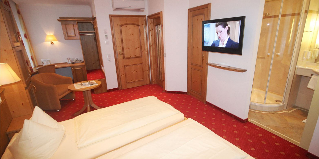 Standard Doppelzimmer 105 im Hotel Bercher in Waldshut-Tiengen.
