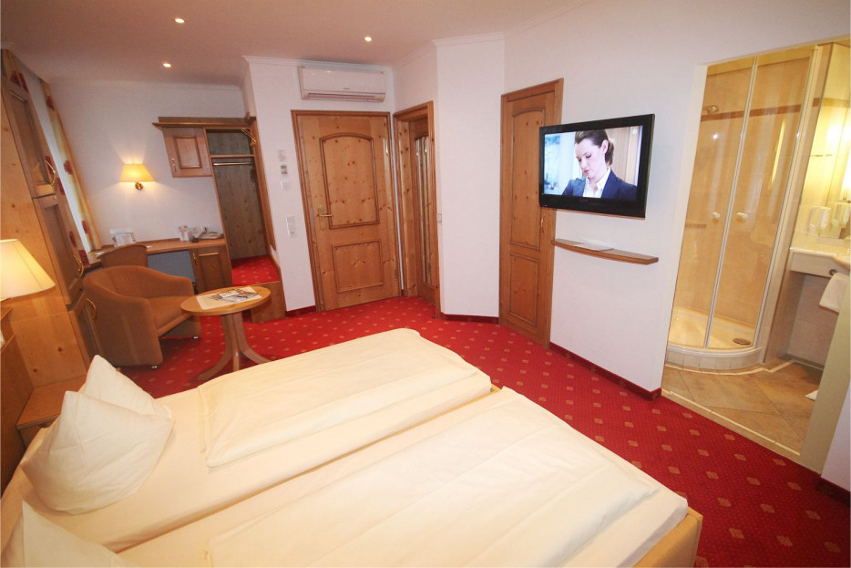 Standard Doppelzimmer 105 im Hotel Bercher in Waldshut-Tiengen.