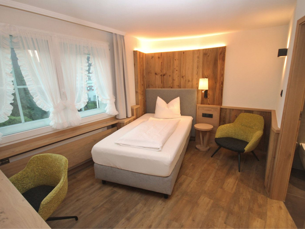 Alpin Einzelzimmer 215 im Hotel Bercher in Waldshut-Tiengen.