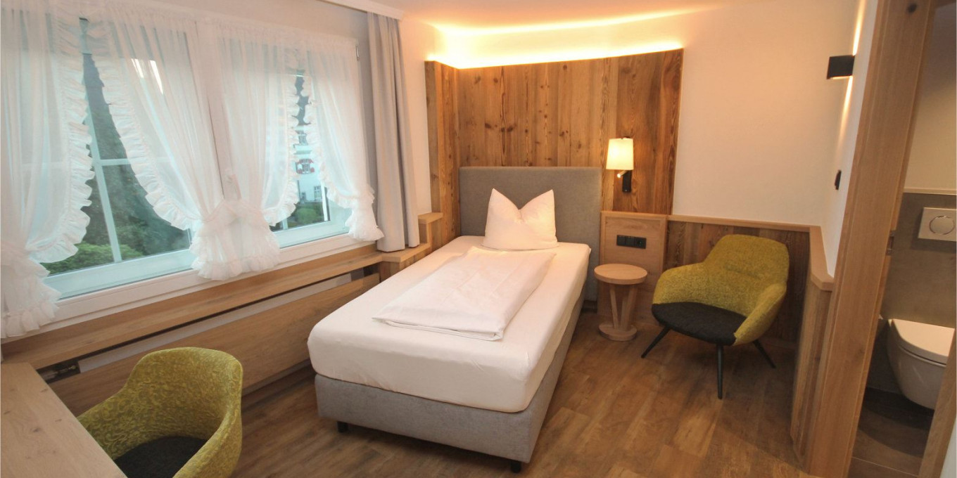 Alpin Einzelzimmer 215 im Hotel Bercher in Waldshut-Tiengen.