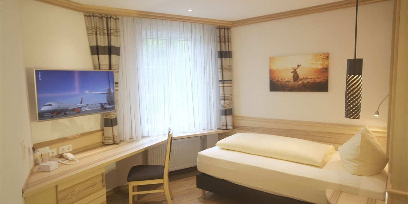 Business Einzelzimmer 202 im Hotel Bercher in Waldshut-Tiengen.