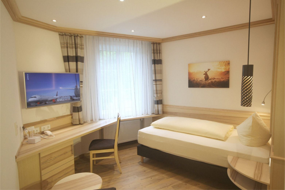 Business Einzelzimmer 202 im Hotel Bercher in Waldshut-Tiengen.