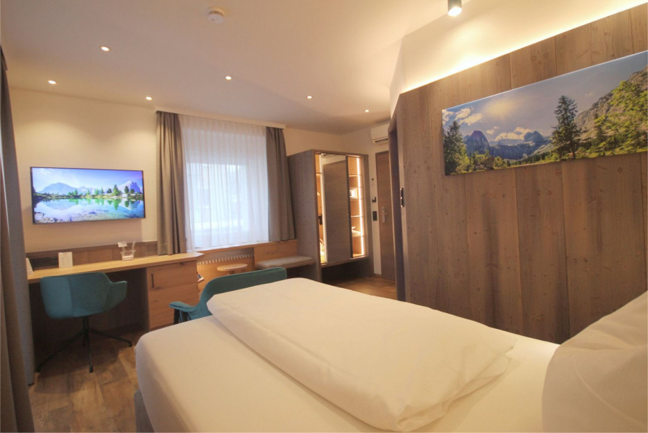 Large Alpin Einzelzimmer 101 im Hotel Bercher in Waldshut-Tiengen.
