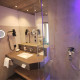Modernes Badezimmer mit Regendusche im Hotel Bercher in Waldshut-Tiengen