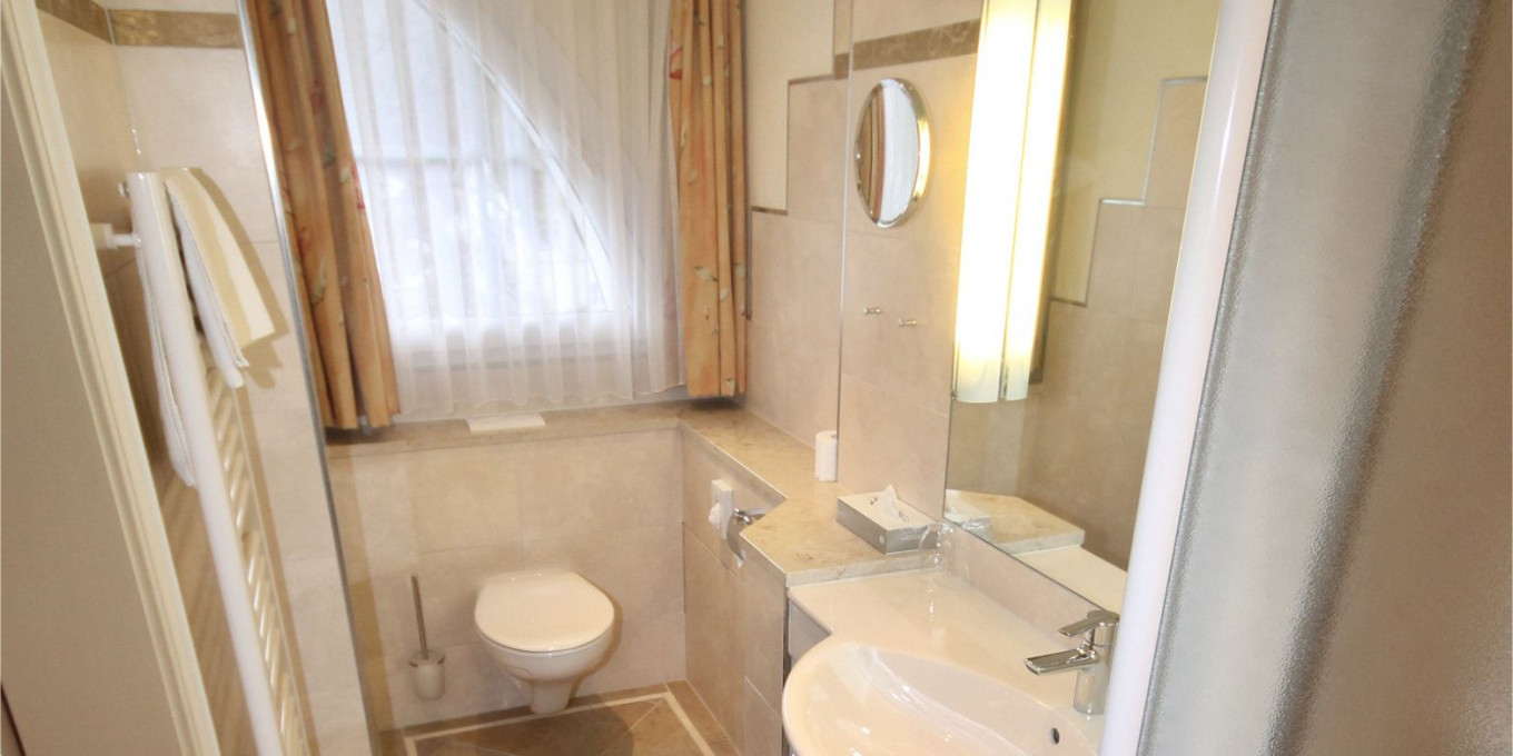 Badezimmer des Einzelzimmers Standard im Hotel Bercher.