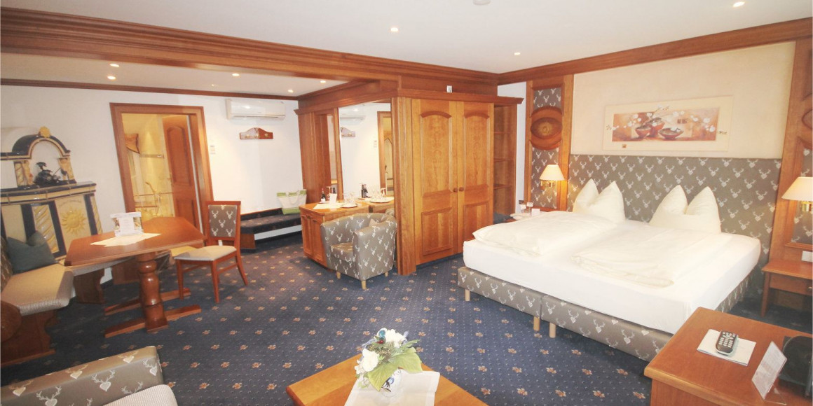 Zimmer 307 Blick zum Bett