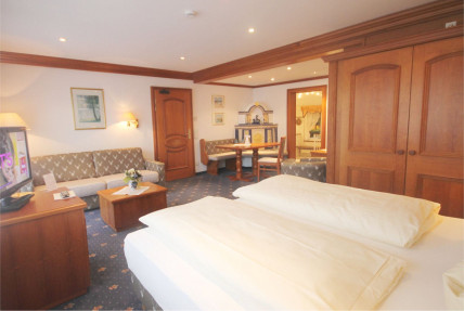 Zimmer 307 Blick zur Couch